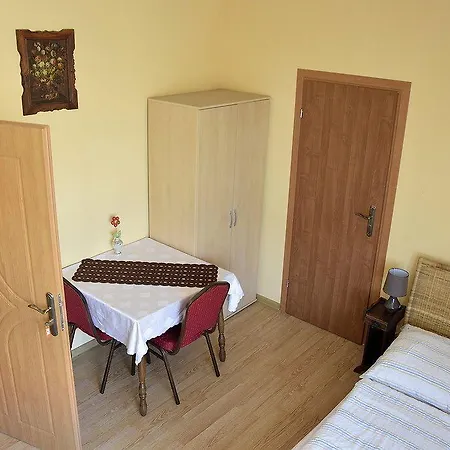 Dom Goscinny Gerus 3* Plawna (Lwowek)