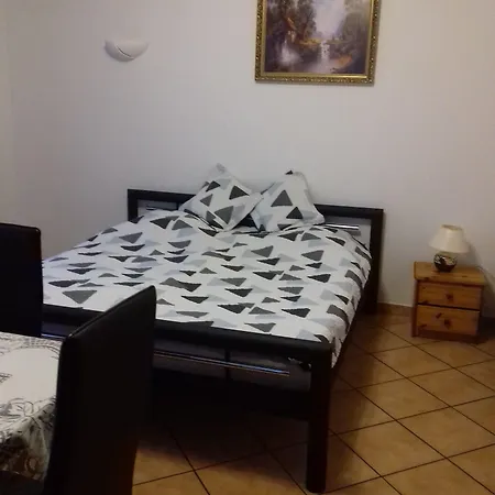 Dom Goscinny Gerus 3* Plawna (Lwowek)