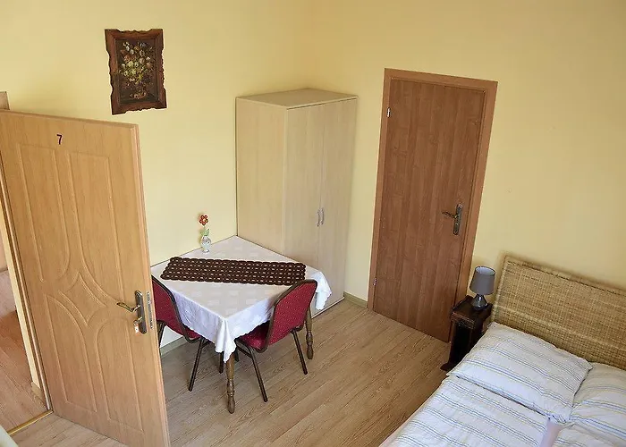 Dom Goscinny Gerus 3* Plawna (Lwowek)