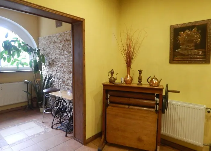 Bed & Breakfast Dom Goscinny Gerus Plawna (Lwowek)